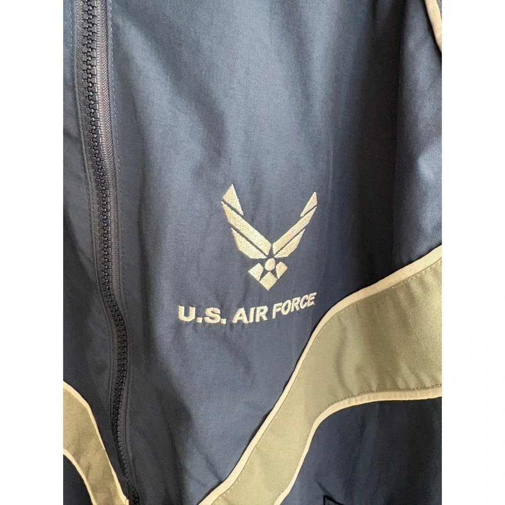US Air Force PTU Windbreaker Jacket Medium Regular USAF Military Skilcraft M